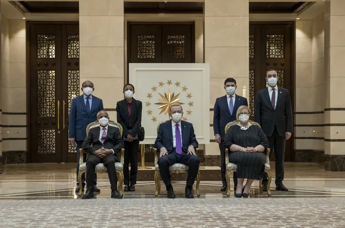 Son dakika: Başkan Erdoğan’dan Külliye’de önemli kabuller! Güven mektubu sundular