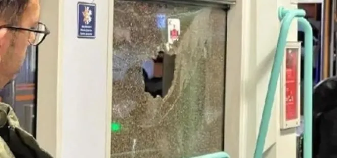 Zeytinburnu'nda tramvaya taşlı saldırı! T1 Kabataş-Bağcılar seferini yapan tramvay servis dışı