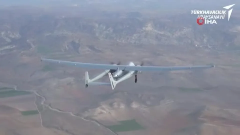 Orman yangınlarının bekçisi Aksungur İHA’dan büyük başarı