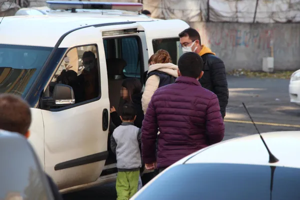 son-dakika-diyarbakirda-baba-dehseti-makasla-delik-desik-etti-1638789829837.jpg SON DAKİKA! Diyarbakır'da baba dehşeti! Makasla delik deşik etti - 5