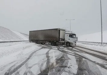 İstanbul'da TIR'lara kar yasağı