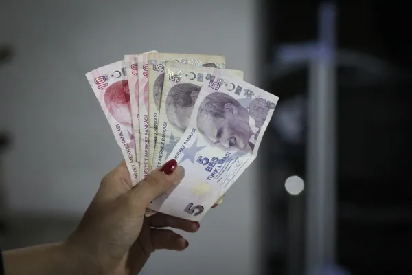 5 BİN TL İKRAMİYE GÜNLERİ: Çalışan ve çiftçi emeklilerine ikramiye ne zaman ödenecek? 5000 TL ikramiye ne zaman yatacak?