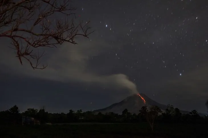 Sinabung Yanardağı’nda patlama