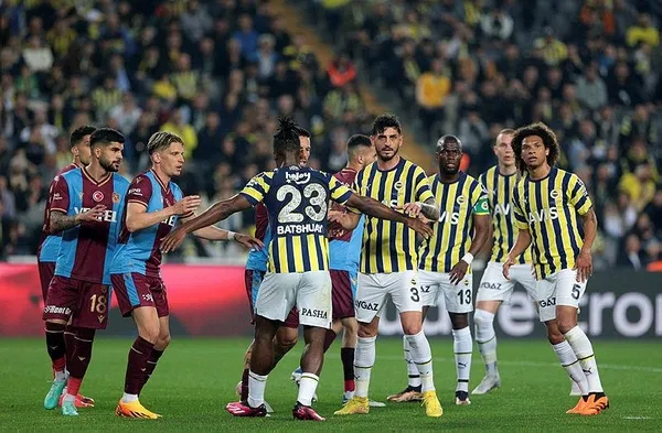 Fenerbahçeli Samet Akaydın Trabzonsporlu Trezeguet’ye tükürdü mü? Peş peşe açıklamalar