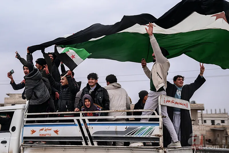 Suriyelilerden temizlik kutlaması! YPG çöktü: Rejim asıl şimdi düştü 1