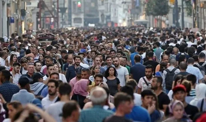 Türkiye'de işsiz sayısı ikinci çeyrekte azalarak 3 milyon 989 bin oldu - 4