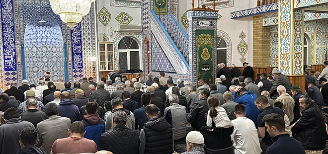 yurt-genelinde-kadir-gecesi-idrak-edildi-vatandaslar-yogun-katilim-camilere-akin-ettiler-1743015621929.jpg Karabük'te Kadir Gecesi idrak edildi | Fotoğraf-AA