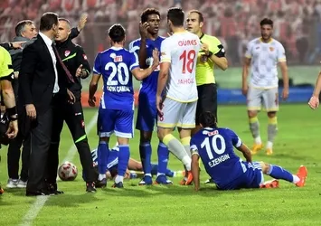 Alpay Özalan takımını sahadan çekti