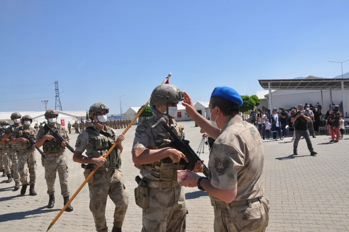 Gaziantep’te komandolar dualarla Suriye’ye uğurlandı