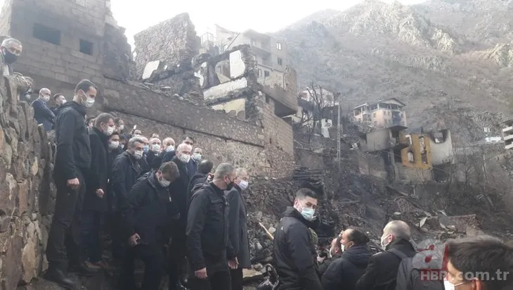 İçişleri Bakanı Süleyman Soylu ve Çevre ve Şehircilik Bakanı Murat Kurum Artvin’deki yangın bölgesine gitti