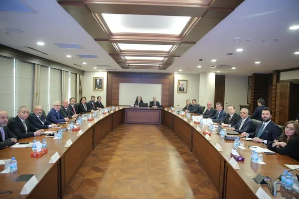 hazine-ve-maliye-bakani-mehmet-simsek-iea-baskani-fatih-birolu-kabul-etti-1703614878659.jpg Hazine ve Maliye Bakanı Mehmet Şimşek IEA Başkanı Fatih Birol'u kabul etti