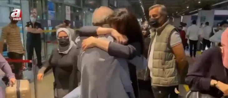 Savaşın ayırdığı aile 12 yıl sonra kavuştu! Hasret İstanbul'da son buldu