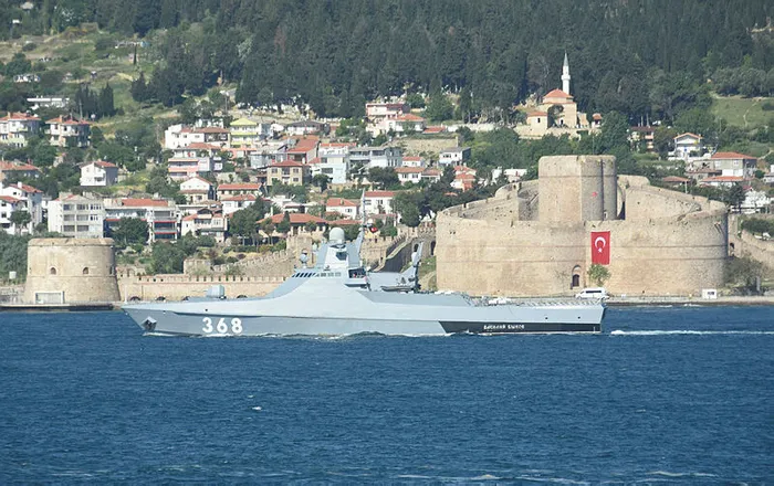 Rus savaş gemisi Çanakkale Boğazı’ndan geçti - 3