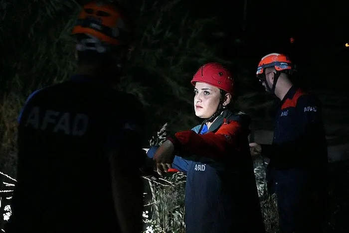 1716606998384.jpeg Antalya'da otomobil dereye uçtu! 1 kayıp 1 ölü - 3