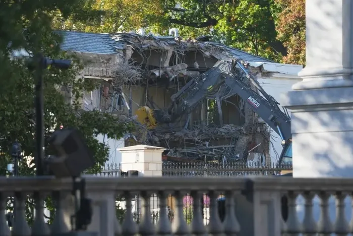 beyaz-sarayda-insaat-var-trumpin-dev-yapi-istegi-mimari-cileden-cikardi-1764226486376.jpg Beyaz Saray, REUTERS