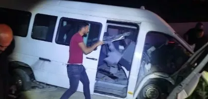 hatayda-yolcu-minibusu-takla-atti-12-kisi-yaralandi-1650747274038.jpg Hatay'da yolcu minibüsü takla attı: 12 kişi yaralandı - 3