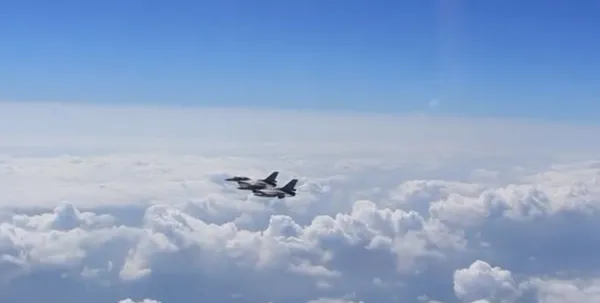 Son dakika: Milli Savunma Bakanı Hulusi Akar’dan Ege’de F-16 ile gövde gösterisi