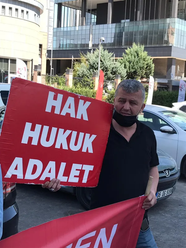 tuiki-basan-chp-lideri-kemal-kilicdaroglu-iscileri-gormedi-1638678612676.jpg TÜİK'i basan CHP lideri Kemal Kılıçdaroğlu işçileri görmedi! - 3