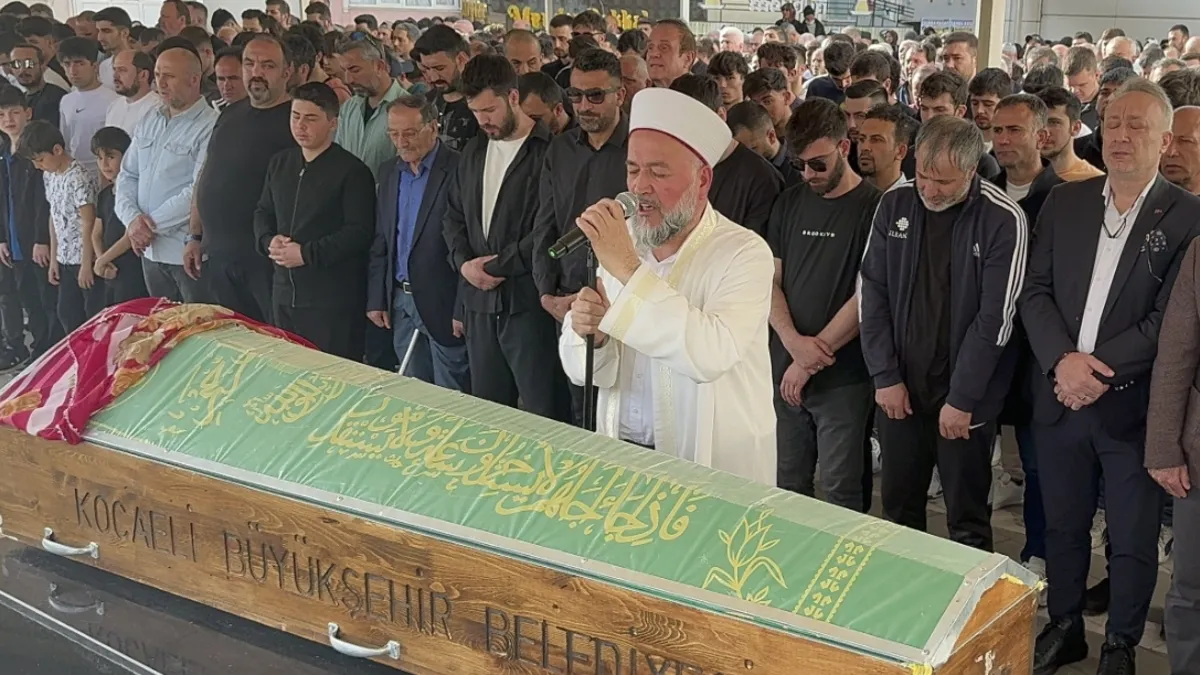 Trafik kazasında hayatını kaybeden milli sporcu Sıla Medine Kavurat, Kocaeli'de defnedildi