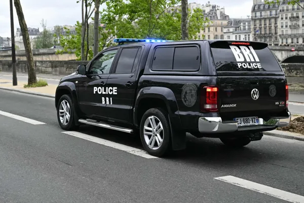 son-dakika-iran-konsoloslugunda-canli-bomba-alarmi-1713539239300.jpg SON DAKİKA! İran Konsolosluğu'nda canlı bomba alarmı! - 5