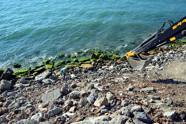 Zonguldak’ta deniz kenarında tarihi eser bulundu! Kepçeyle çıkarıldı - 4
