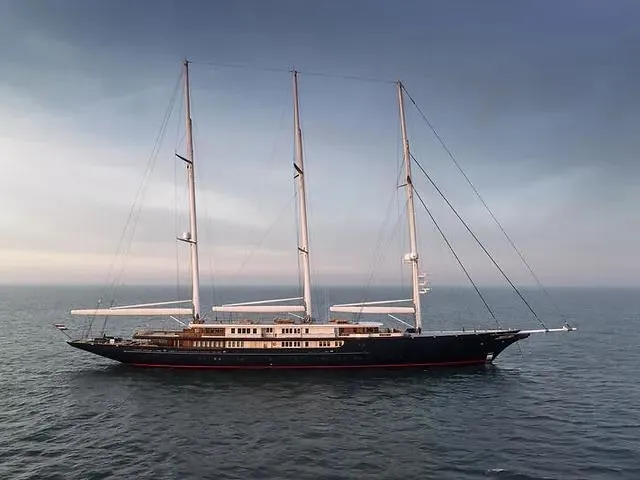 Dünyanın en zengin adamı Türkiye’de! Milyonluk yatı ile Fethiye’ye giriş yaptı