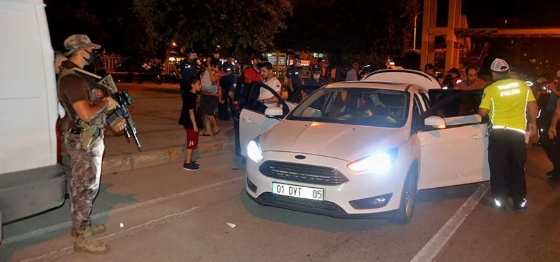 Özel Harekat Polisleri Adana'da uygulama yaptı