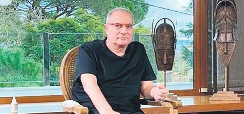Mehmet Ali Erbil'e sandalye ile saldırdı! Samimi sohbet kavgaya dönüştü