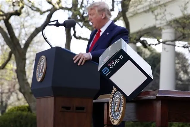 Trump corona virüse karşı yeni silahı tanıttı! Muhabirin sorusu sinirlendirdi: Sinsi ve rahatsız edici - 1