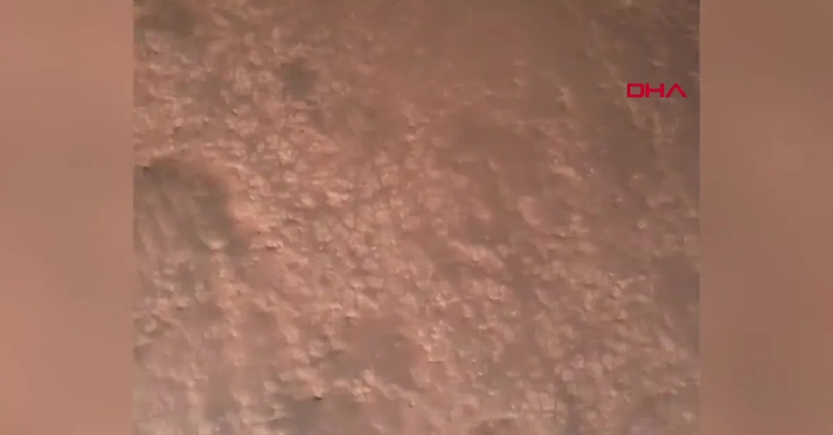 NASA ilk kez yayınladı! Dünya bu görüntüleri konuşuyor: İşte en net haliyle Mars'a iniş anları