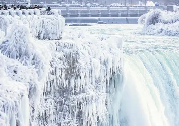 Minnesota donuyor Kaliforniya yanıyor
