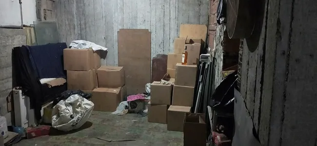 İstanbul’da yılbaşı öncesi garaja yapılan baskında gizli bölmeden sahte içki çıktı - 6