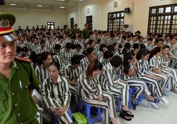Vietnam'da binlerce mahkuma af