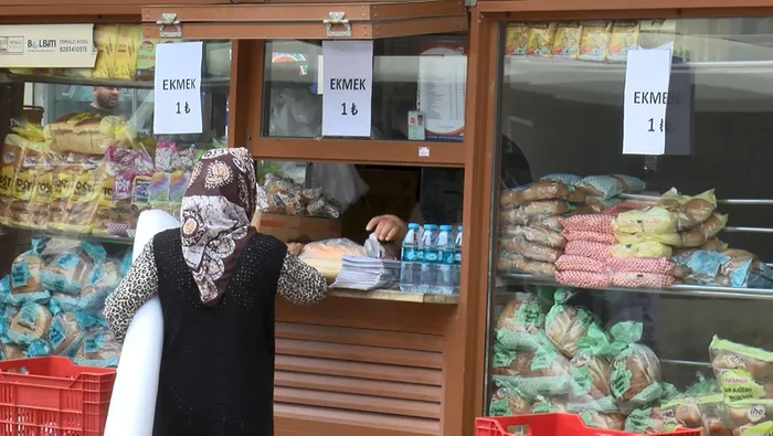 Halk Ekmek'e bir zam yapan CHP'li İBB'ye vatandaştan sert tepki: Hani her şey güzel olacaktı? - 1