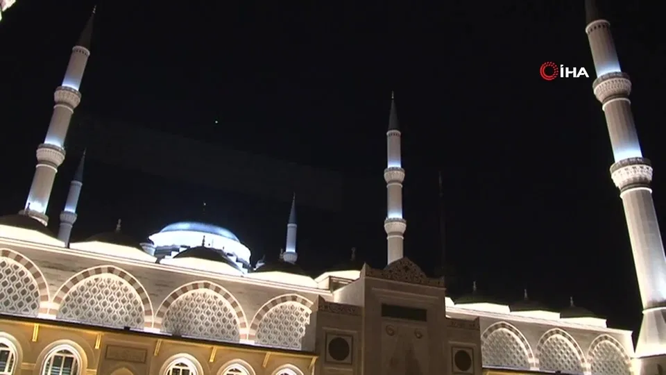 Çamlıca Camii’nde ilk ezan okundu