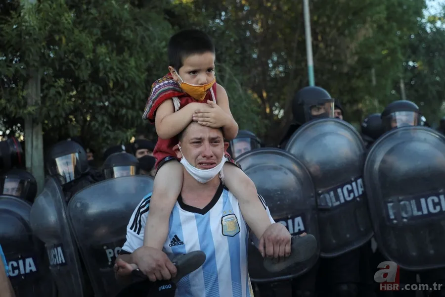 Diego Armando Maradona'nın hayranlarıyla polis arasında arbede | Arjantin'de milyonlar Maradona'ya veda etti... 12