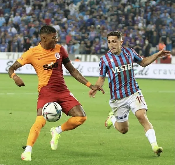Trabzonspor-Galatasaray maçında şoke eden anlar! Trabzonsporlu Abdülkadir Ömür...