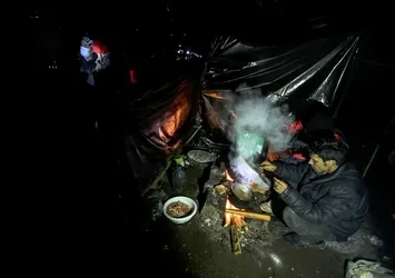 Yürekleri sızlatan görüntü! Eksi 15 derecede yaşam mücadelesi