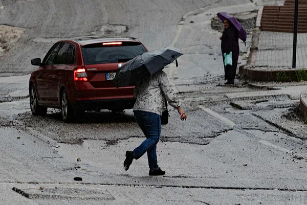 Son dakika | TOBB Genel Kurulu'nda platform çöktü! Başkent'i her yağışta sel götürüyor - 1