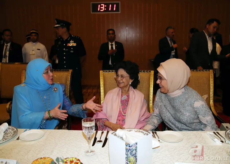 Başkan Erdoğan Kuala Lumpur'da! Oturumun ardından sergi alanını gezdi 7