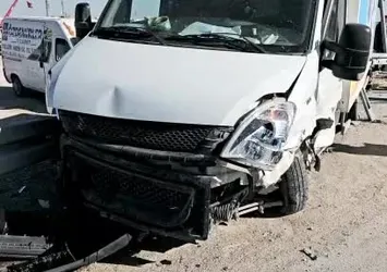 Aksaray'da kamyonetler çarpıştı