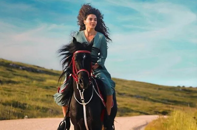 Hercai’nin Reyyan’ı Ebru Şahin şaha kalktı! Paylaşımına binlerce beğeni yağdı