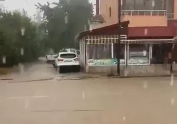 Mersin'de sağanak etkili oldu