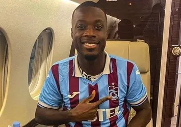 Trabzonspor Nicolas Pepe'yi transfer etti! Gece saatlerinde formayı giydi İstanbul'a indi