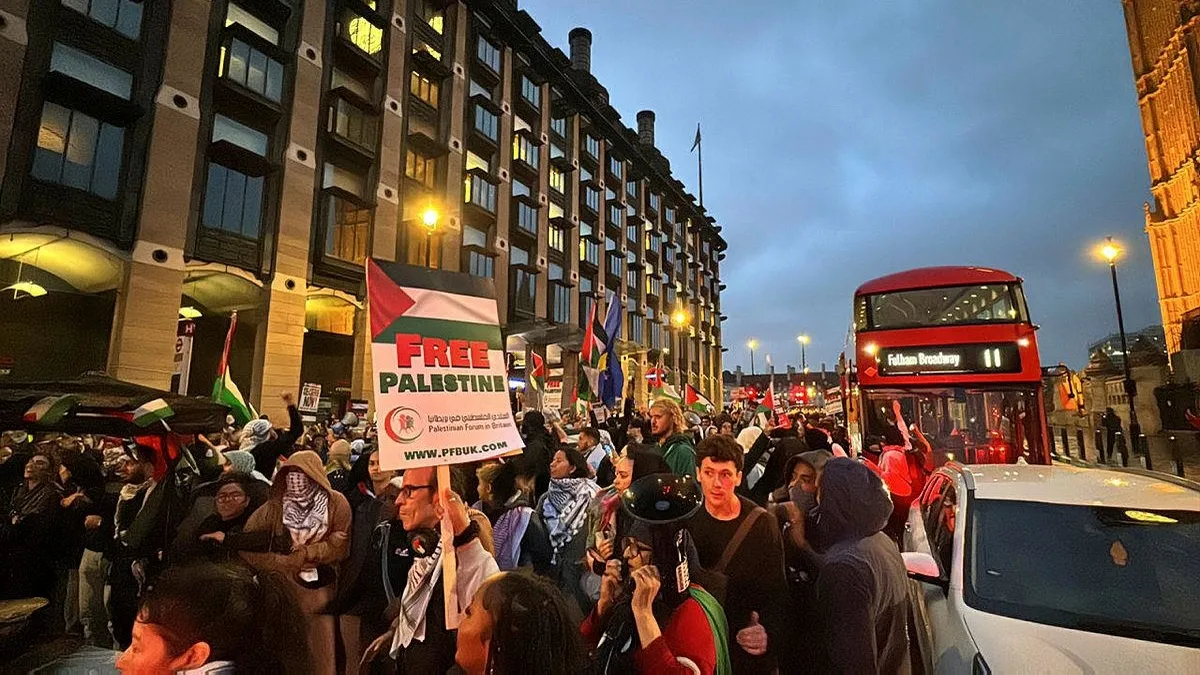 İsrail'in Refah'a yönelik saldırıları Londra'da protesto edildi
