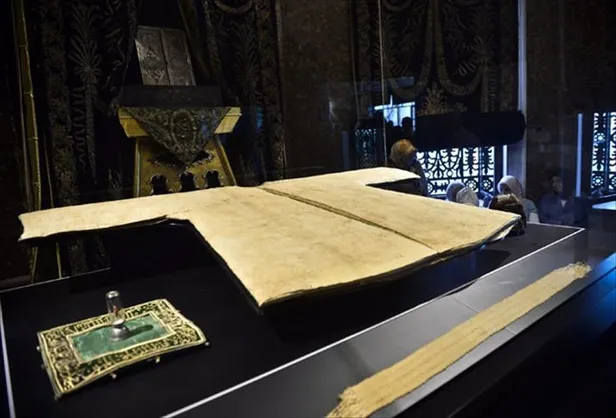 hirka-i-serif-camii-nerede-hirka-i-serife-nasil-gidilir-ziyarete-acildi-mi-hirka-i-serife-giden-otobus-hatlari-1650629520598.jpg Hırka-i Şerif Camii nerede? Hırka-i Şerif'e nasıl gidilir, ziyarete açıldı mı? Hırka-i Şerif'e giden otobüs hatları - 2