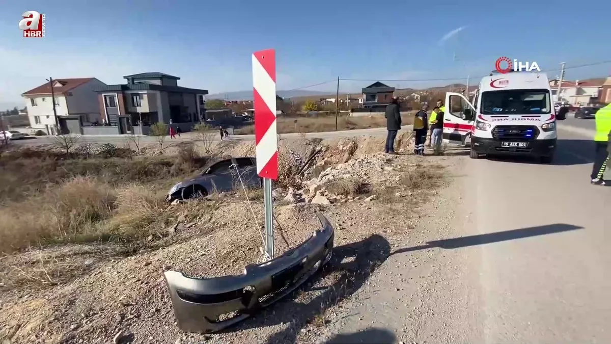 Yoldan çıkan otomobil asılı kaldı