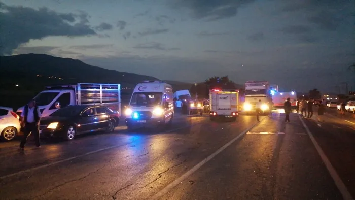 bitliste-korkutucu-trafik-kazasi-6-kisi-yaralandi-1721501663046.jpg Bitlis'te korkutucu trafik kazası: 6 kişi yaralandı - 3