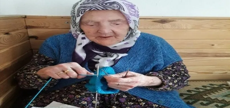 Zeliha nineden soğukta görev yapan askerlere çorap