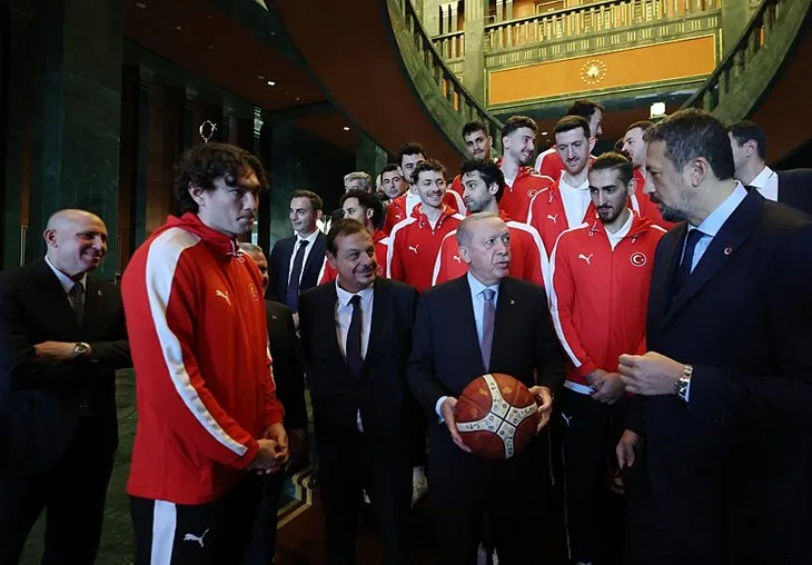 Başkan Erdoğan 12 Dev Adam'ı kabul etti
